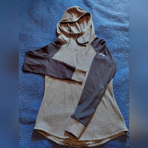 Columbia Women's M Hooded lightweight Sweatshirt  Grey/black